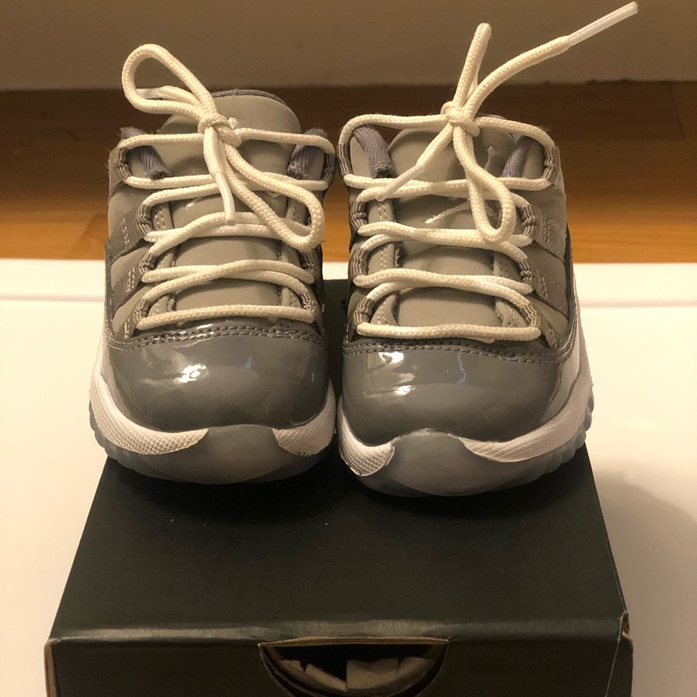 Kids Jordan 11’s size 5C